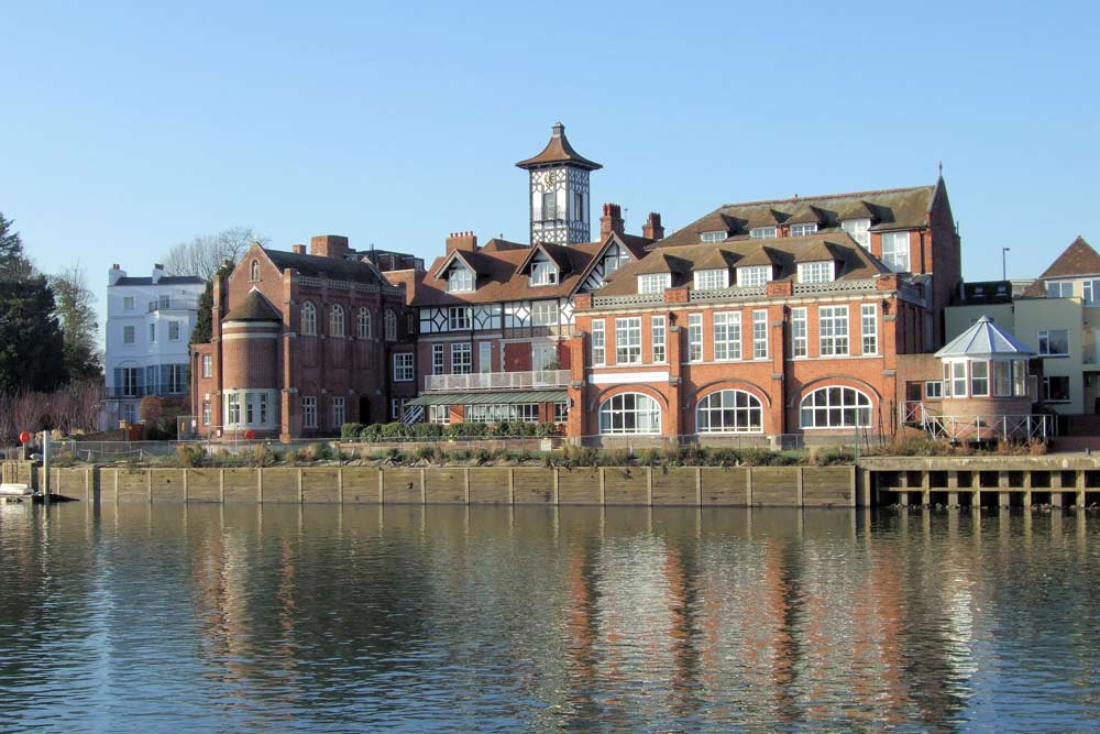 St James' Independent School是其中一家成績良好的英國高中