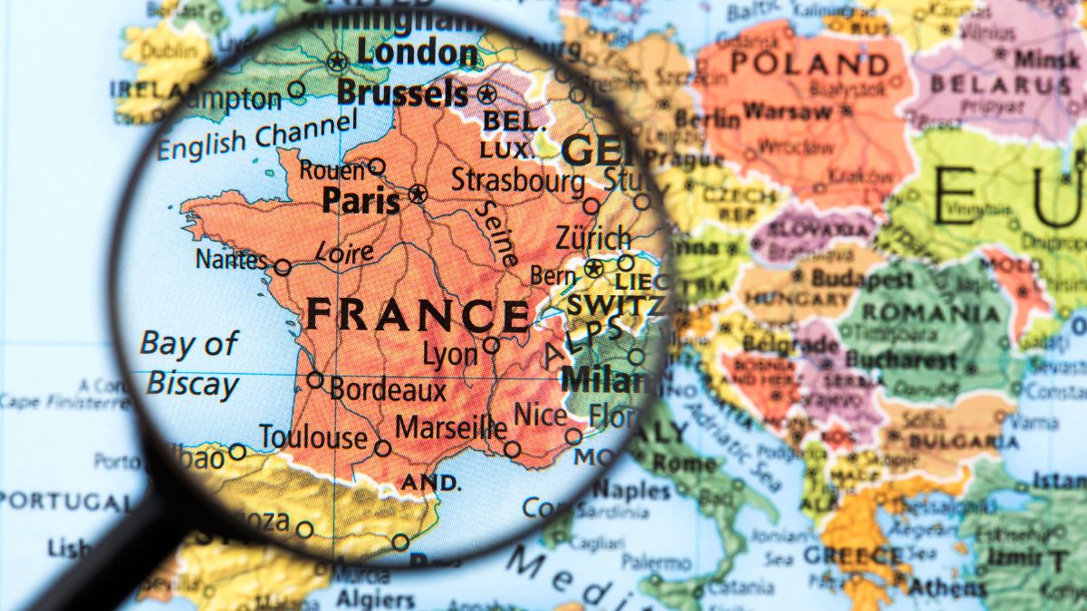 法國巴黎自由行懶人包：氣候、匯率、時差、電壓、巴黎自由行花費...行前準備靠這篇！ - 新飛留遊學中心