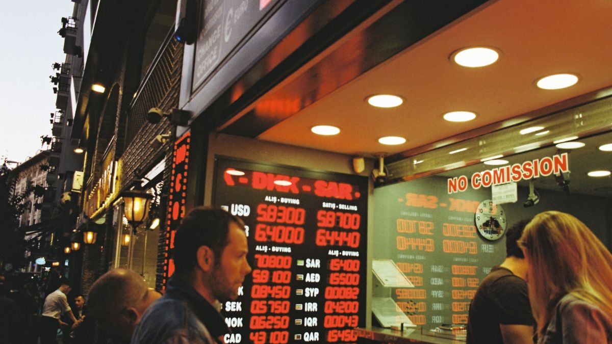 英國銀行換錢必知：英鎊現鈔哪裡換？可以用歐元/美金支付嗎？ - 新飛留遊學中心