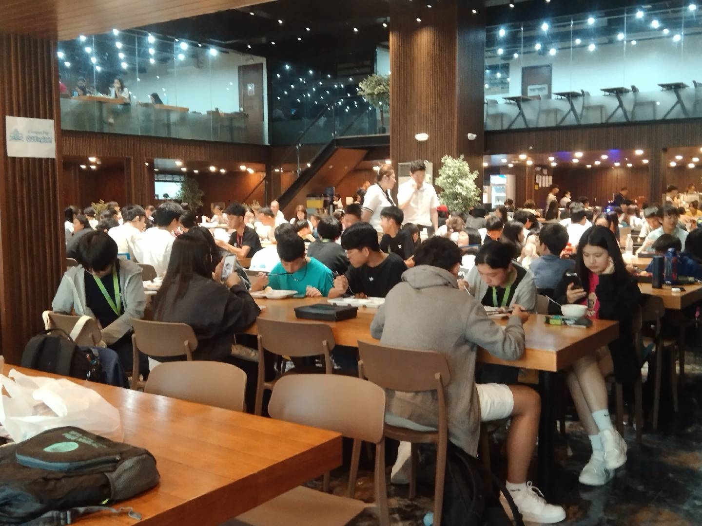 QQ English Beach Front 冬令營，活動大廳