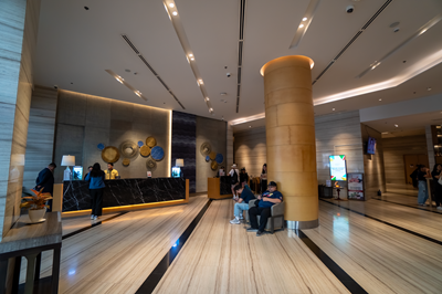 QQ English Beach Front 冬令營，Savoy 飯店大廳